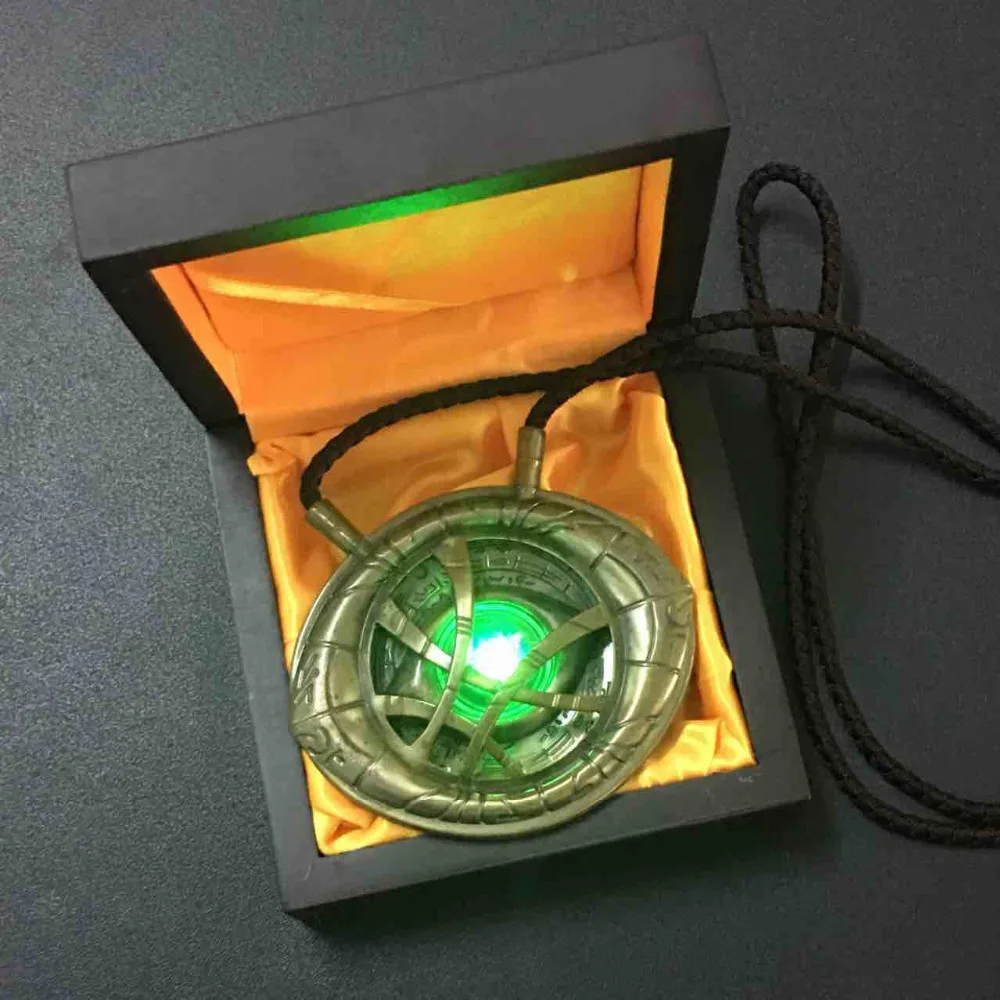 1:1 Marvel The Avengers Figure Doctor Strange Eye Of Agamotto Infinity Stones Collana Gioielli Con Led Cosplay Puntelli Giocattoli Regalo