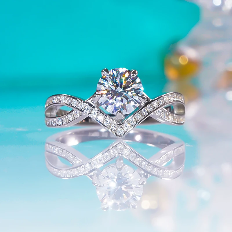 Fashion 100% Real Moissanite Diamond Ring Round 6 Prongs 1 Carat S925 Sterling Silver Wedding Fidanzamento Gioielli Da Donna Con Gra