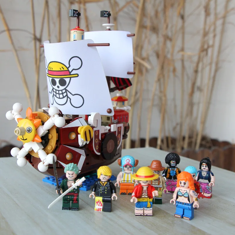Anime One Piece Pirates Ship Thousand Sunny Boat Models Zoro/Rufy Boat Building Blocks Giocattoli Per Bambini Compleanno 2023