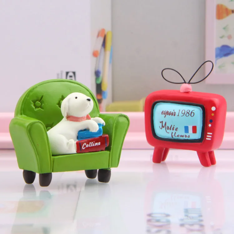 Mini Kawaii Retro Divano Cucciolo Guarda Figurine Tv Simpatico Abbraccio Libro Cane Scrivania Decorazione Muschio Fata Giardino Miniature Accessori Pe
