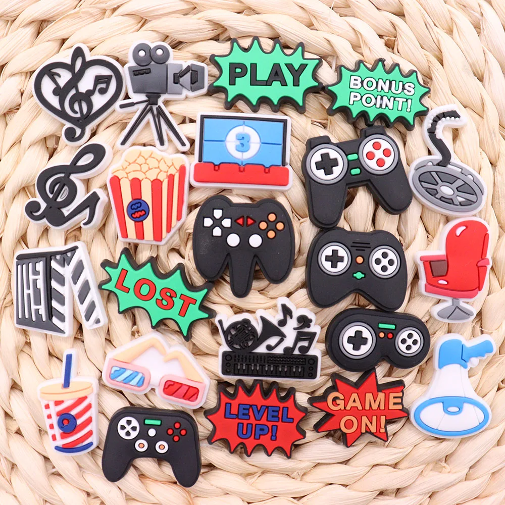 1 Pz Pvc Play Game On Level Up Popcorn Camera Chair Ragazzi Shoe Charms Decorazioni Gamepad Sandali Fibbia Fit Croc Jibz