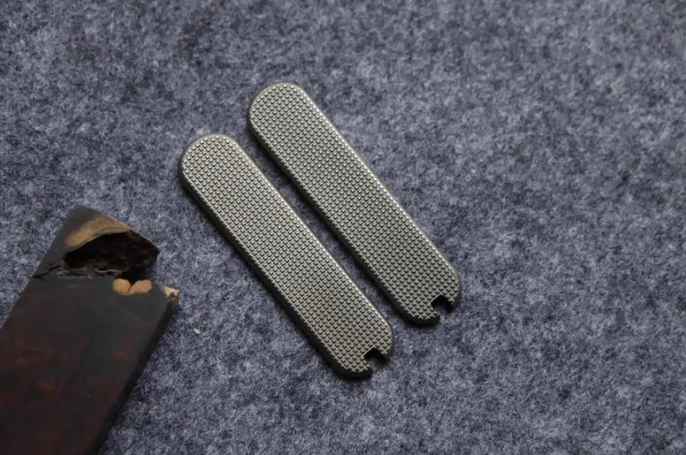 1 Paio Fai Da Te Su Misura Con Scala Di Toppe Con Motivo A Griglia In Ottone Ritagliato Per Victorinox Da 58Mm