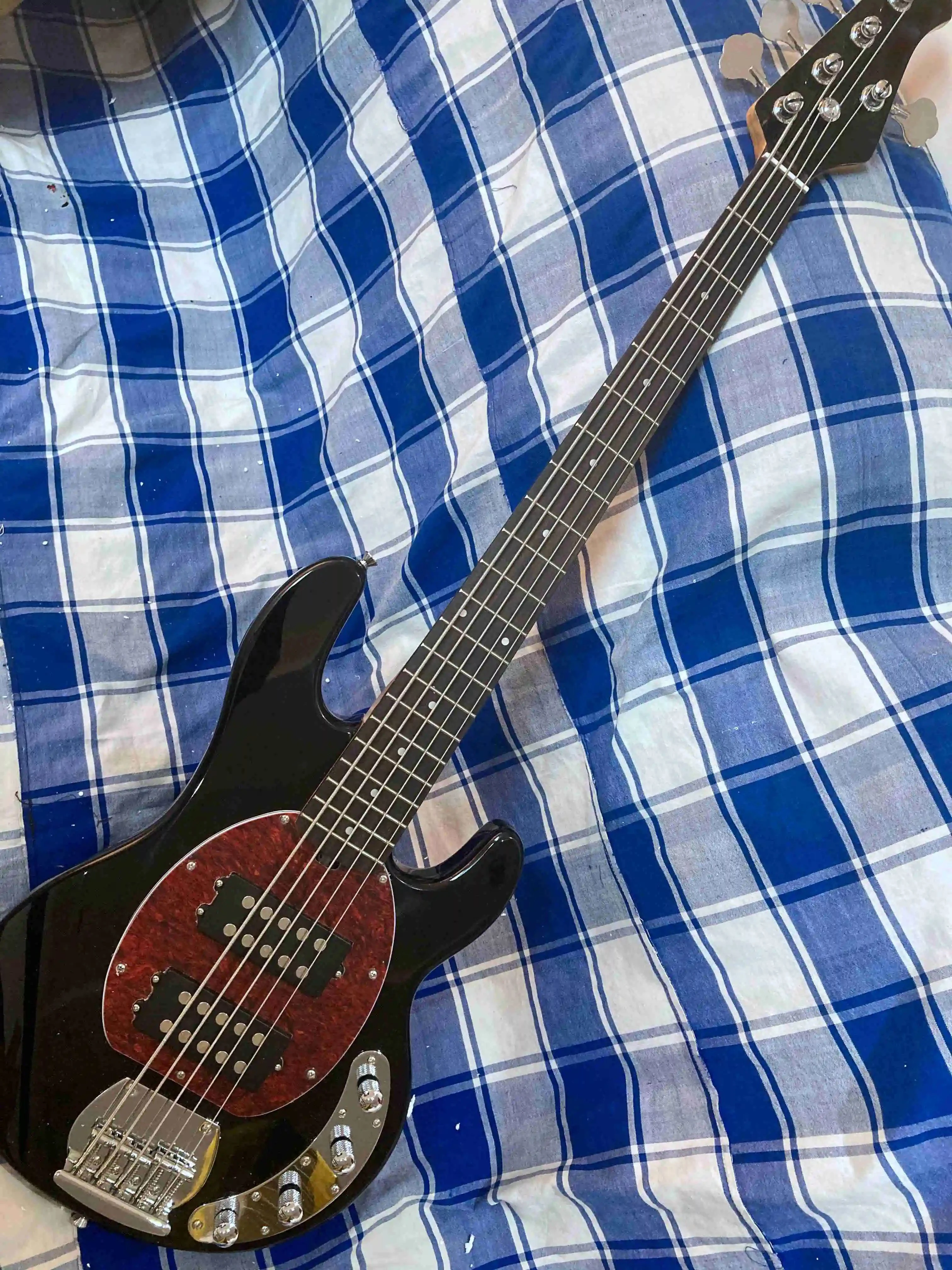 Invia In 3 Giorni Di Alta Qualità Acero Tastiera Musica Uomo Stingray 5 Cherry Burst Bass Con Circuito Amplificatore Batteria 9V