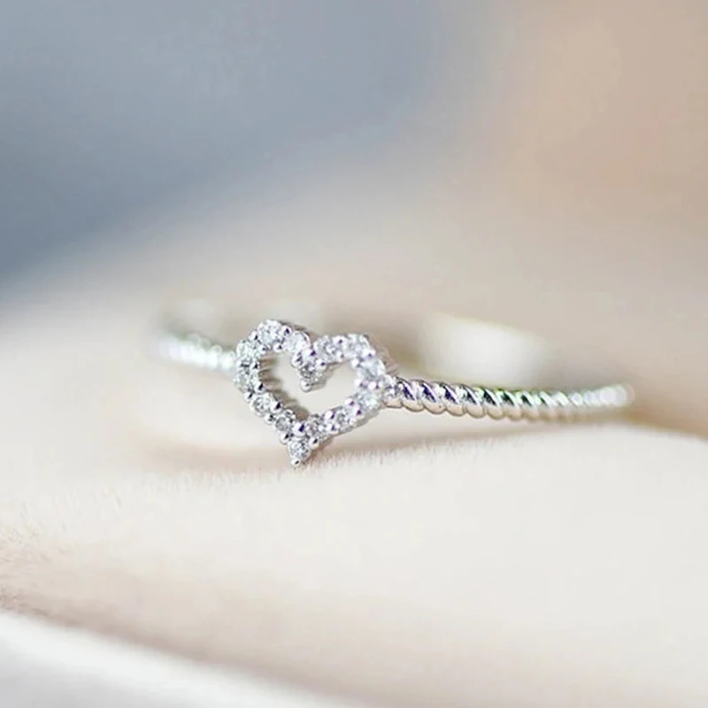 Huitan Chic Heart Rings For Women Dainty Love Finger Ring Con Zircone Cubico Twist Band Fashion Contract Wedding Bands Jewelry