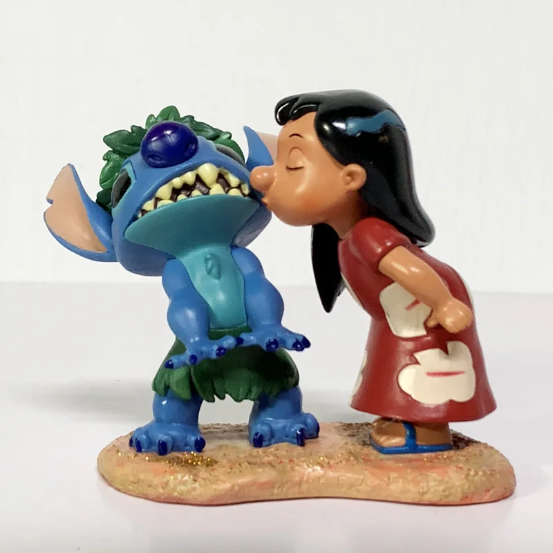 Kawaii Disney Lilo Kiss Stitch Anime Figure Beach Series Cartoon Action Figure Toys Stitch Model Dolls Decoration Regalo Per Bambini
