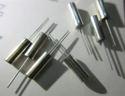 100Pcs32. 768 Khz Cristallo Cylender 3*8 Millimetri Oscillator 3*8 Millimetri