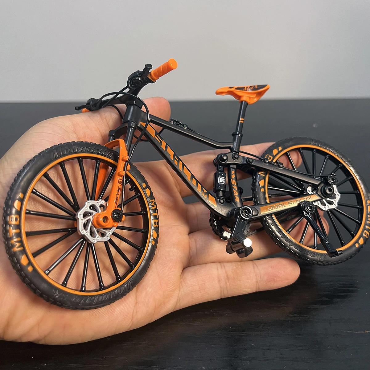 1:10 Mini Modello In Lega Biycle Diecast Mountain Finger Racing Orange Bike Shock-Absorbing Adult Simulation Collection Toys Boys