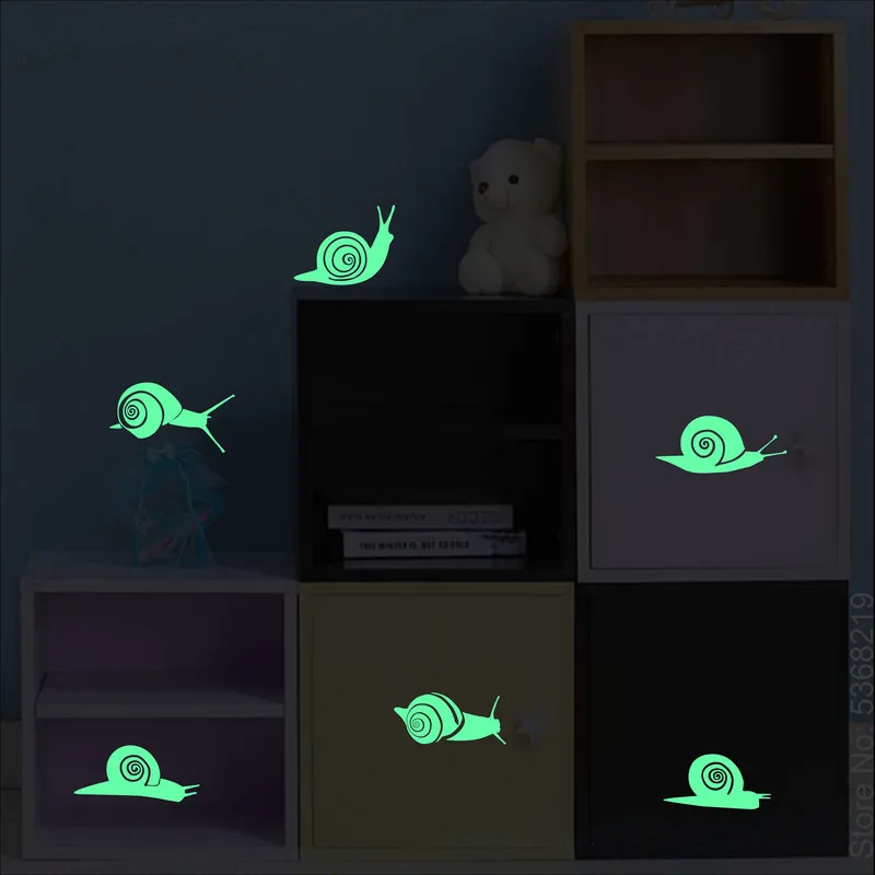 Glow In The Dark Cartoon Snail Stickers Camera Dei Bambini Boy Girl Camera Da Letto Decorazione Della Parete Telefono Laptop Moto Bike Car Vinyl Decal