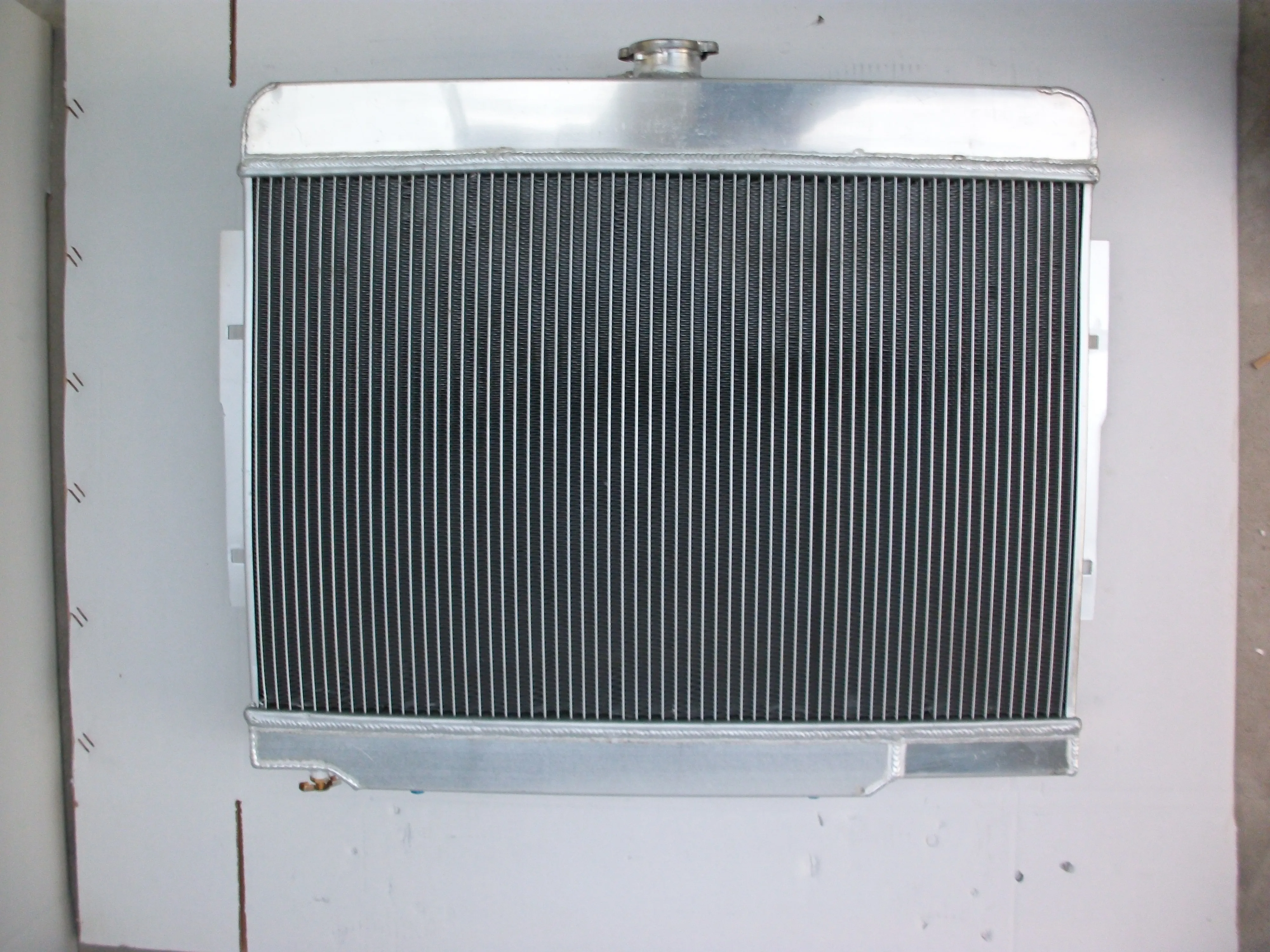 Radiatore In Alluminio Per Jeep Cj Serie Cj5 Cj7 1972-1986 W/Chevy V8