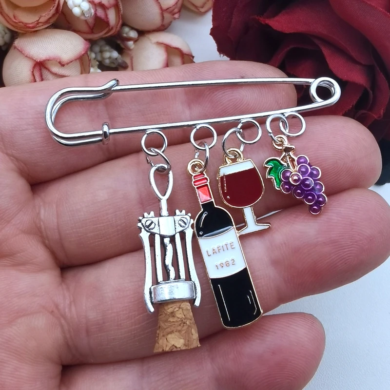 New Fashion Mini Cute Red Wine Glass Pair Pin Red Wine Bottle Cup Spilla Smalto Pin Coppia Best Friend Pin