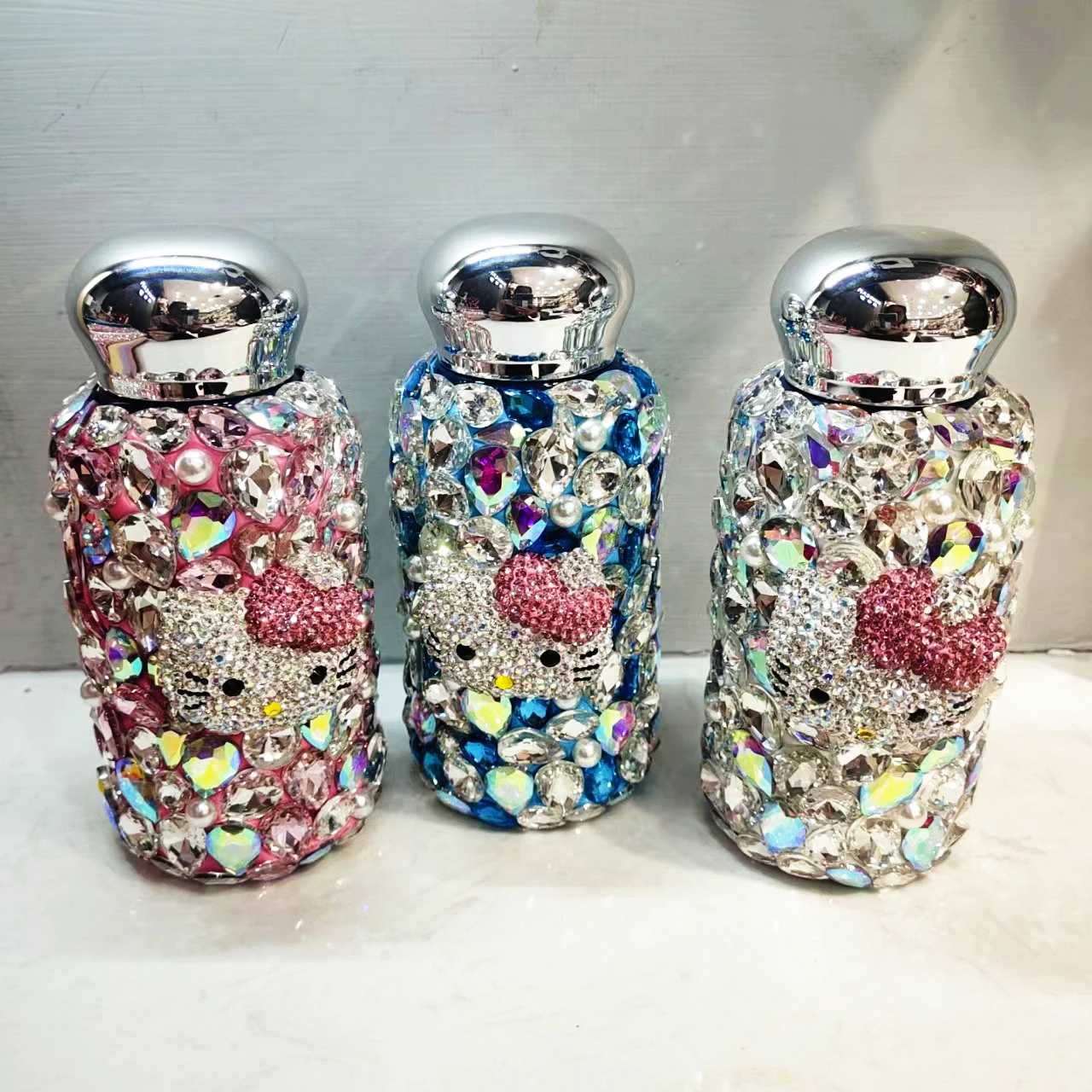 Sanrio Figure Kawaii Hello Kitty Diamond Water Glass Mini Isolamento Keep Cold Big Drill Pocket Cup Kt Exquisite Girlfriend Gift