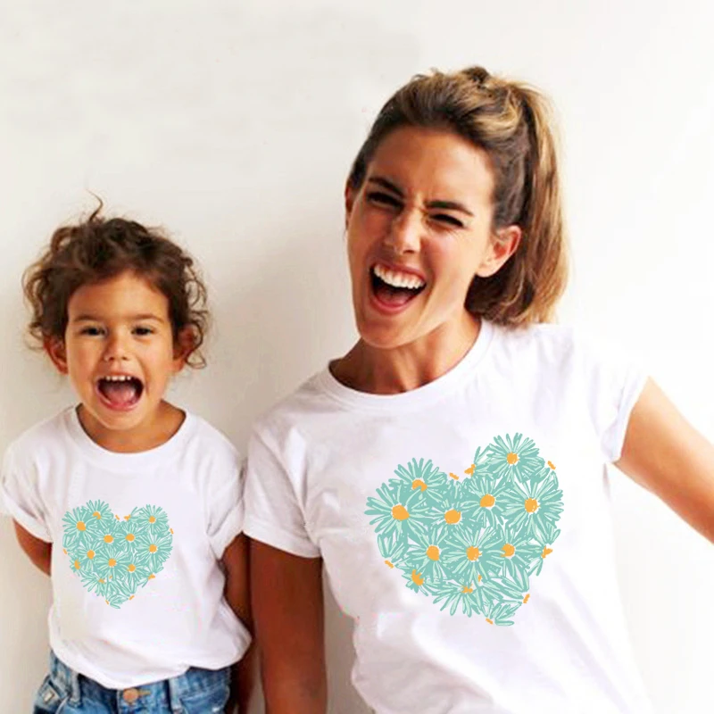 Mommy And Me Shirt Fashion Family Matching Clothes Flower Mama And Mini T Shirt Cute Flower Heart Mom Girls Family Look Outfits