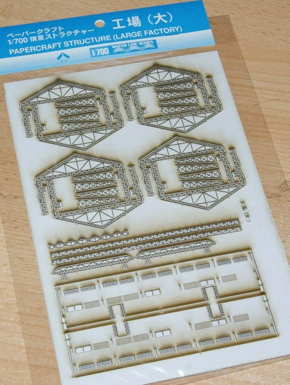 Tamiya 31542 1:700 Waterline Series Large Factory (Struttura Papercraft) Kit Model Building