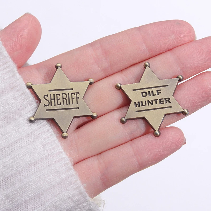 Dilf Hunter Sheriff Star Badge Spille Retrò Pin Regalo Divertente Per Gli Amanti Del Papà Caldo Regali Bavaglio Per Adulti