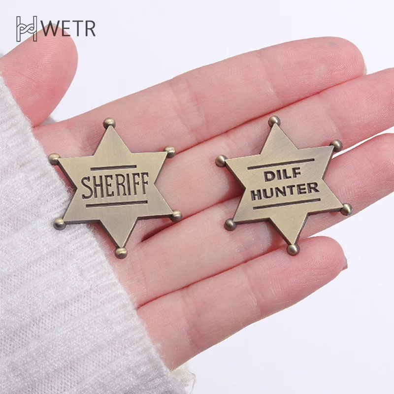 Dilf Hunter Sheriff Star Badge Spille Retrò Pin Regalo Divertente Per Gli Amanti Del Papà Caldo Regali Bavaglio Per Adulti