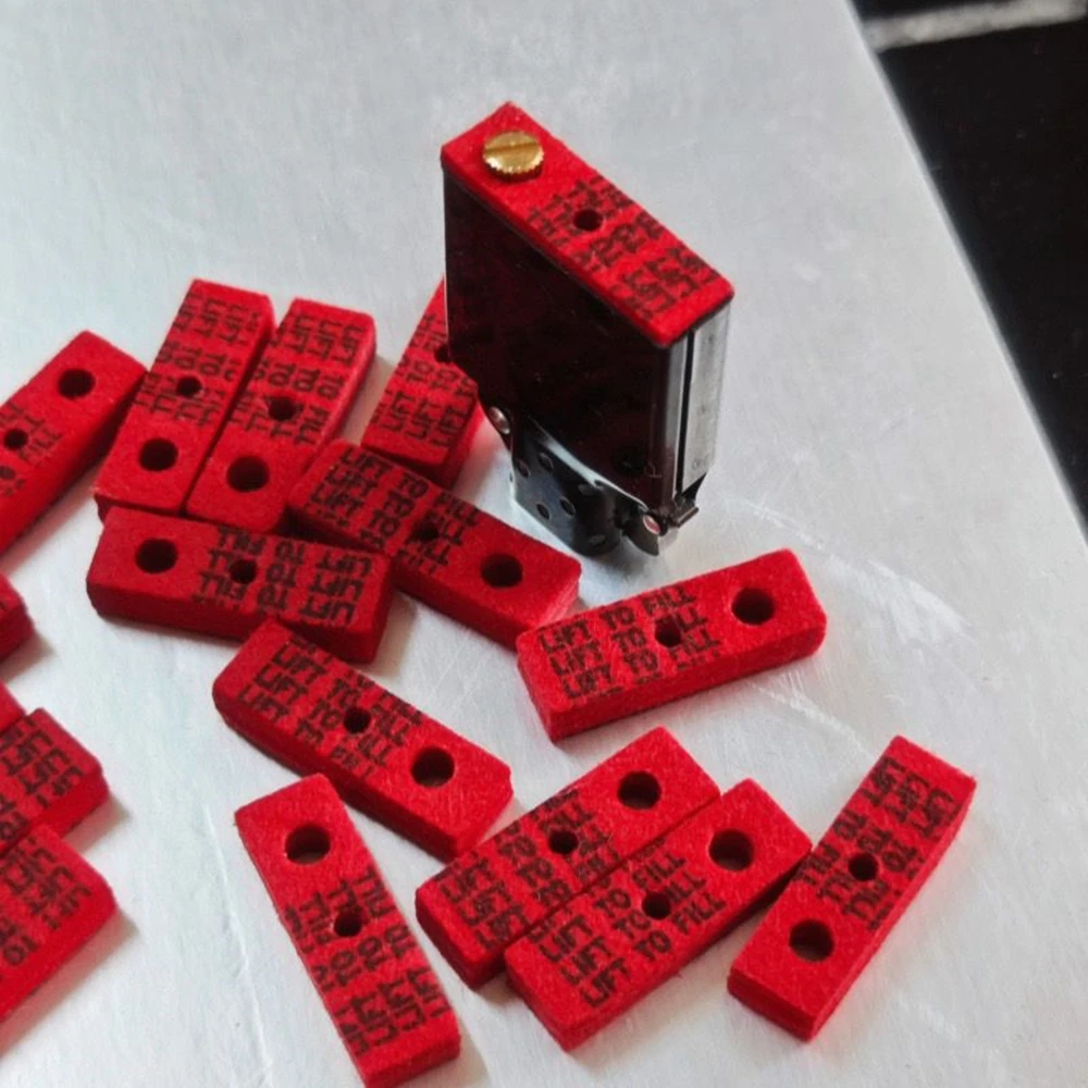 10 Pezzi Di Feltro Rosso Thured Cotton Bottom Sealed Pads Accessori Di Ricambio Per Zippo Zorro Kerosene Lighter Fodera Di Tenuta Interna