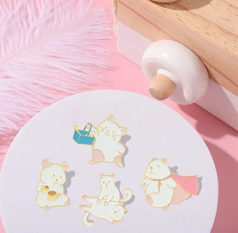 Simpatico Orso Eroe Smalto Pin Personalizzato Animale Gatto Peddler Barista Dottore Spilla Spilla Camicia Distintivo Gioielli Cartoon Regalo Kawaii Ba