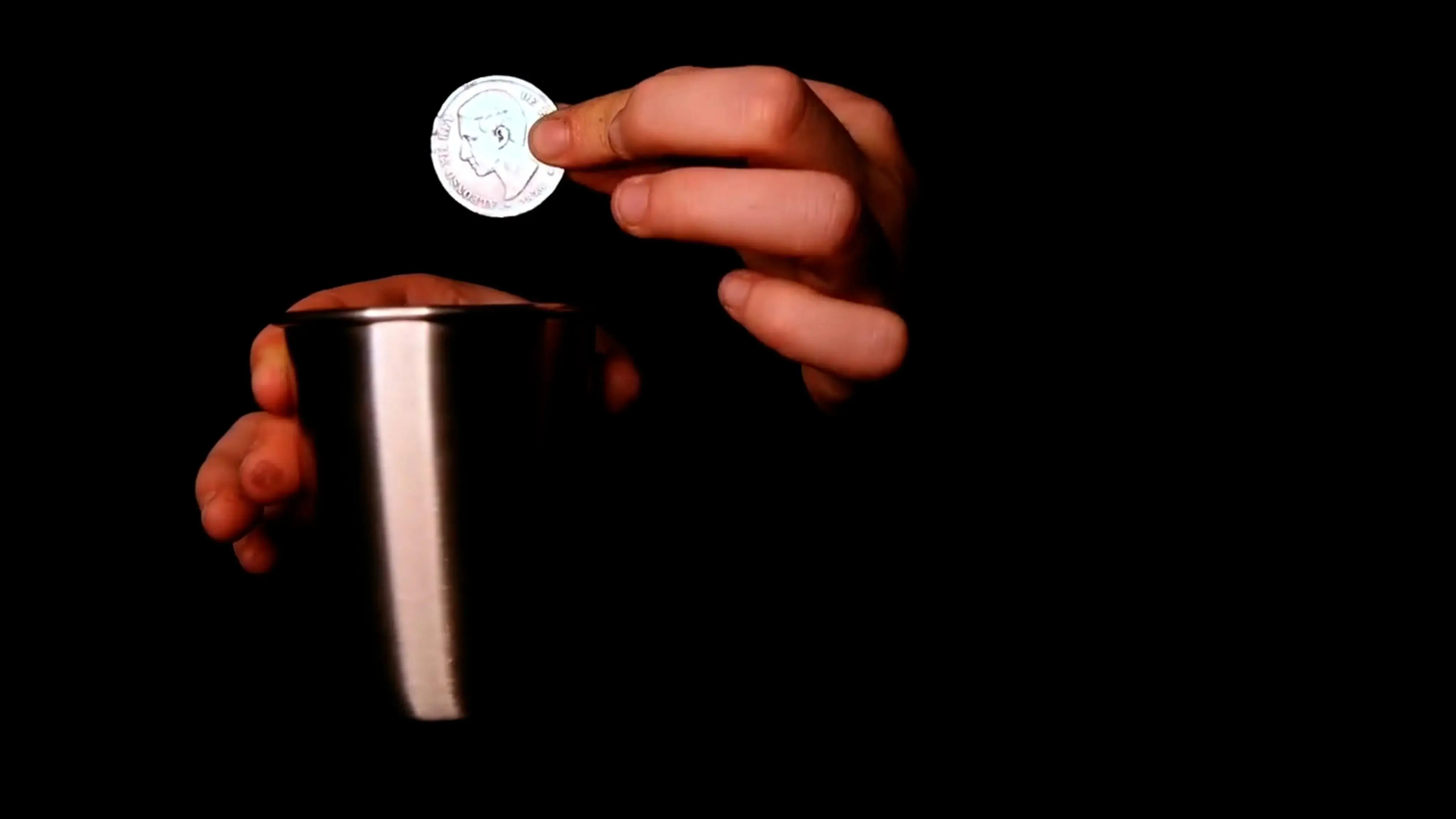 La Routine Della Tazza Rubi Di Rubi Ferrez-Magic Trick