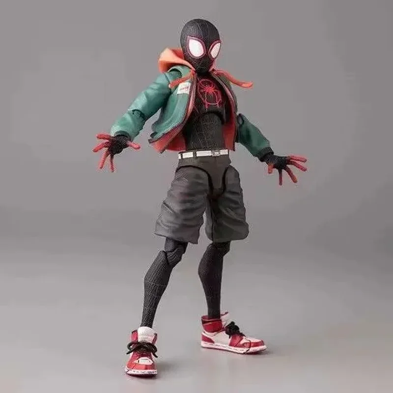 Spider-Man Action Figure Anime Doll Spider-Man Universe Miles Morales Peter Parker Action Figures Bambole Mobili Giocattoli Regali
