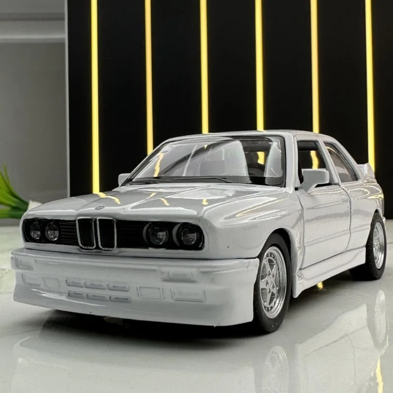 Simulazione 1:36 Bmw M3 1987 Vintage Sport Car Model Pullback Diecast Toy Vehicles Collective Miniature Voiture Home Decor
