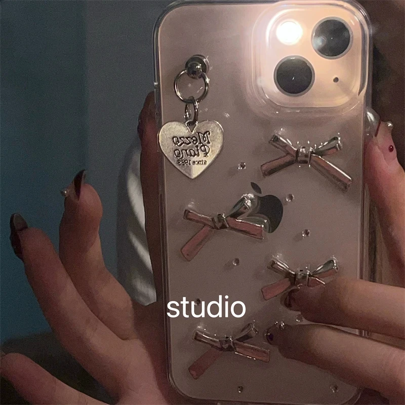 Corea Love Heart Pendent 3D Silver Bowknot Case Per Iphone 15 14 13 12 11 Pro Max Plus Girl Clear Soft Cover Diamand Epoxy Shell