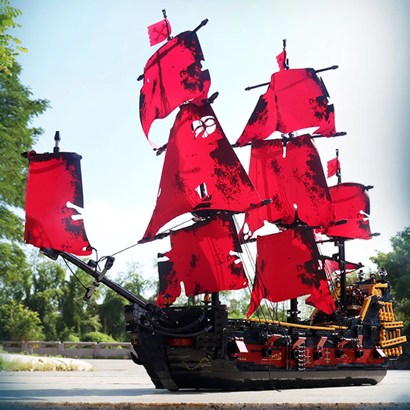 Mold King Pirates Ship Building Blocks Red Queen Ship Corsair Bricks Model Creative Expert Toys For Boy Birthday Gift Moc