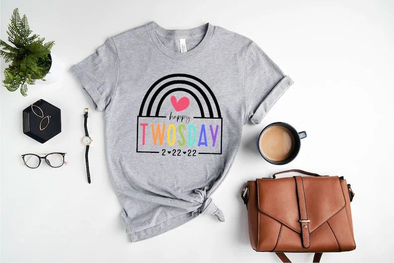 Happy Twosday Shirt, Funny Twosday Martedì Febbraio 22Nd 2022, Twos-Day Martedì 2-22-22 Twos-Day T-Shirt, 222 Numeri Di Cotone