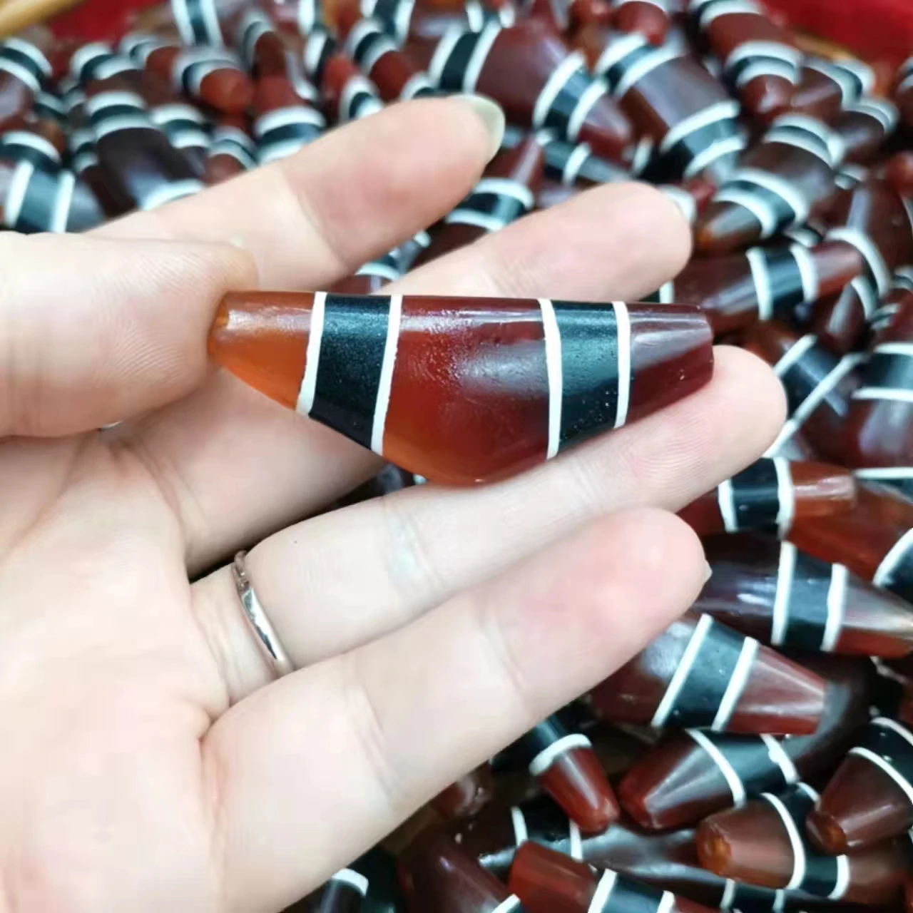 1 Pz/Lotto Autentico Di Mille Anni Antico West Asian Beads Bull Head Shape Tricolor Shofar Beads Himalaya Jewelry Humanics