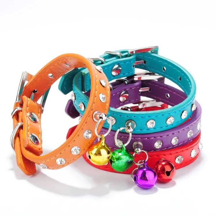 Fashion Shining Strass Harness Pet Dogs Collare Cat Puppy Regolabile Bling Crystal Bell Pu Leather Pet Neck Strap 9 Colori