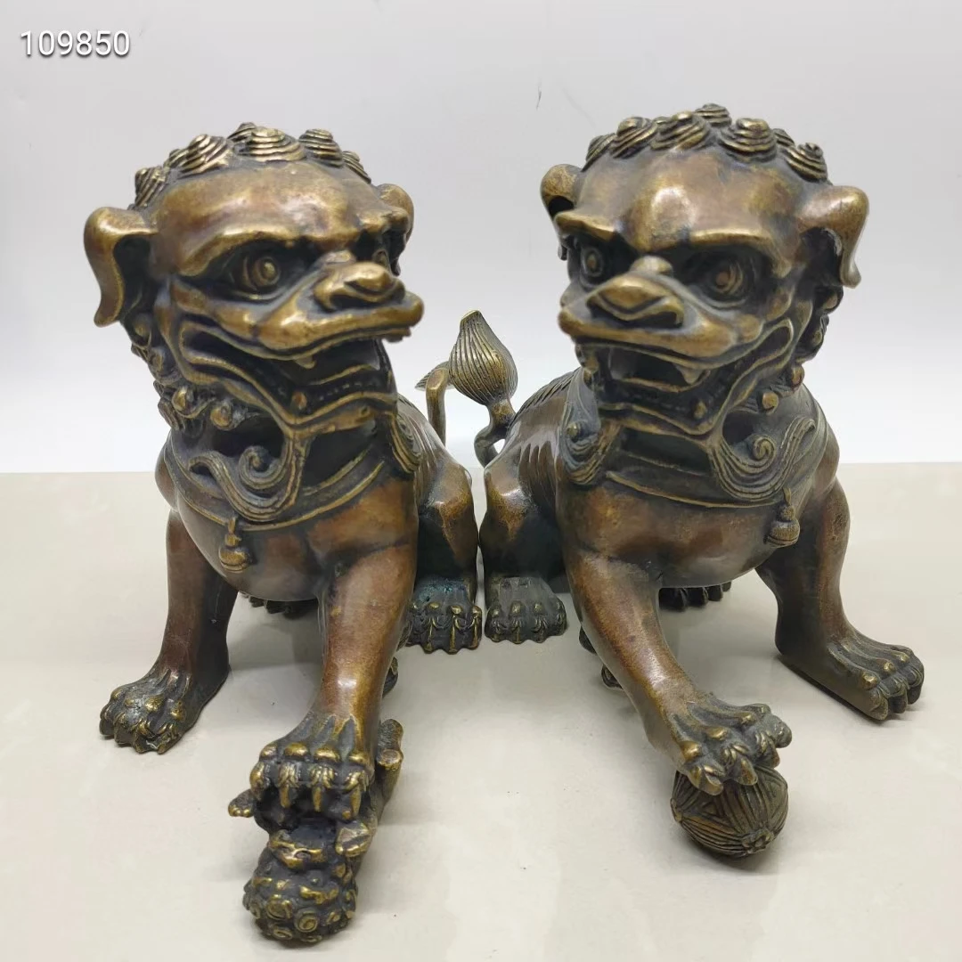 Una Coppia Vintage Copper Lion Statuary Lucky Beast Foo Dog Defend Home And Person Mascot