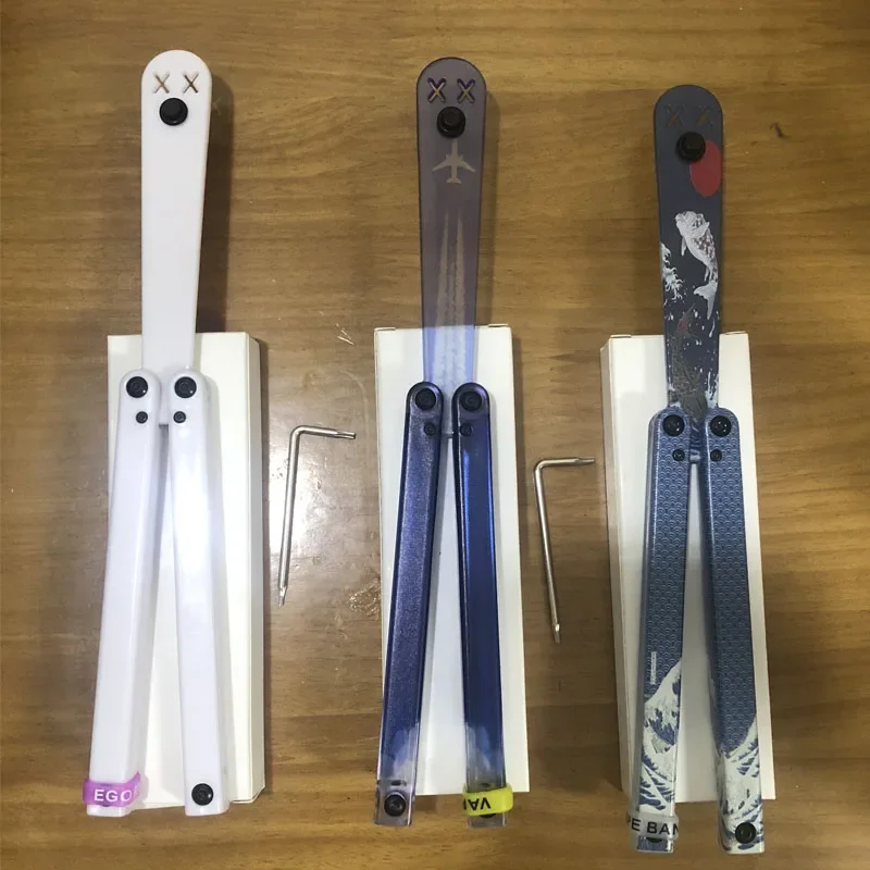 Clone Training Butterfly Knife Pom Materiale Plastico Balisong Flipper Trainer Cnc Cut No Edge Safe Safety Training Flipping