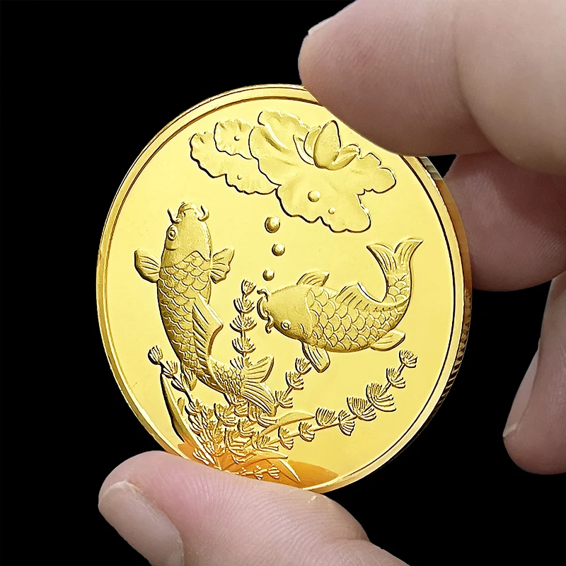 Good Luck Koi Fish Play Lotus Gold-Plated Coin Mascot Ancient Bronze Collectibles Small Gifts For Friends