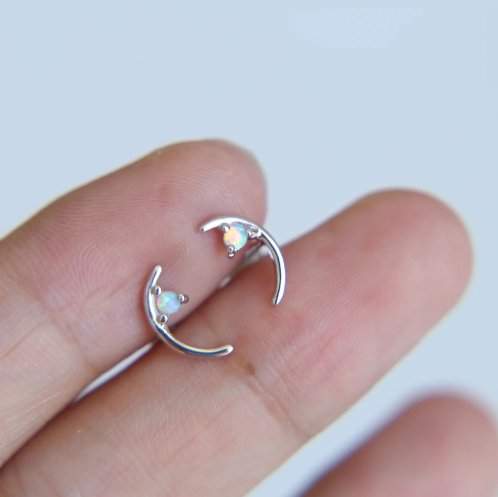 2024 Minimal Jewelry Crescent Moon Stud Single Fire Opal Gem Delicato Minimalista Puro 925 Gioielli In Argento Sterling Orecchino Di Luna