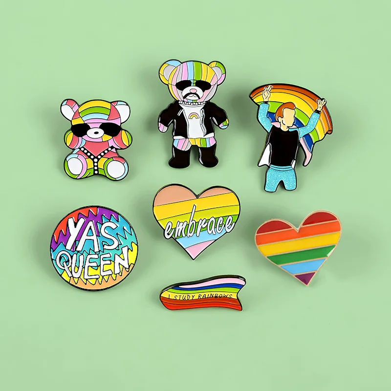 1 Pz Creativo Arcobaleno Serie Smalto Spilla Mr. Bear Signora Orso Abbracci Arcobaleno Yas Regina Arcobaleno Gay Distintivo Regalo Di Personalità