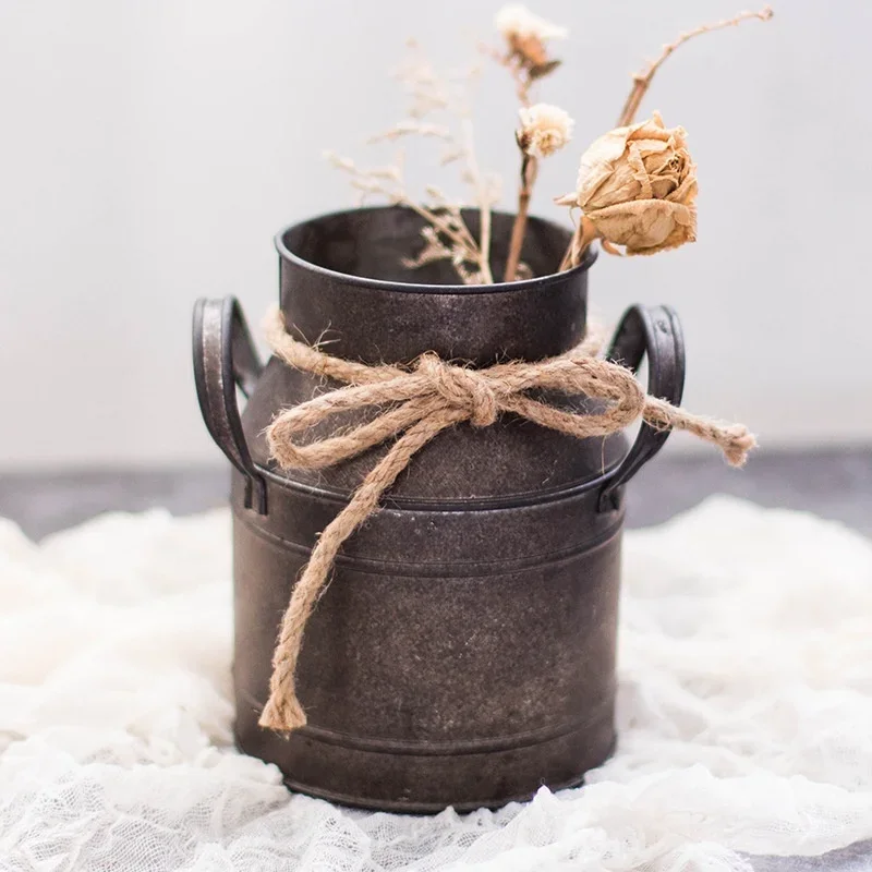 1Pc Shabby Chic Metallo Ferro Decorativo Vintage Rustico Vaso Latte Può Brocca Country Per Camera Da Letto Cucina Soggiorno