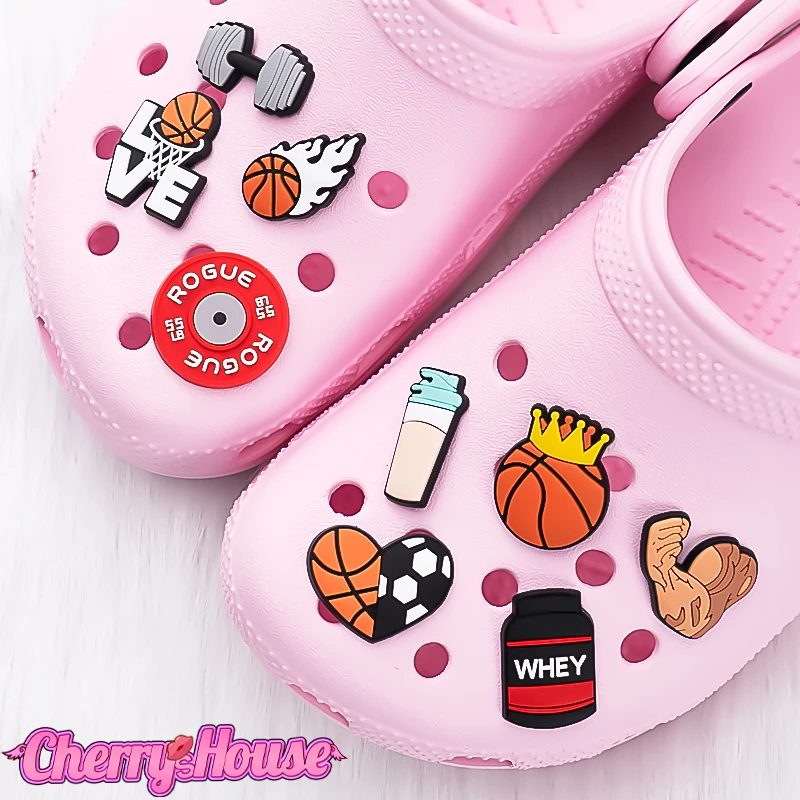 1 Pz Sport Croc Charms Basket Shoe Charms Fitness Muscle Manubri Decorazioni Per Scarpe Whey Pins Croc Men Boy Clog Jeans