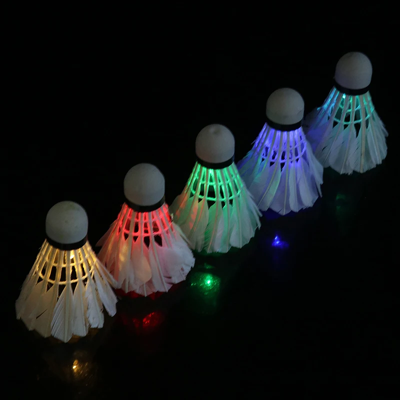 2024 1Pc Illuminazione Badminton Notte Scura Illuminazione A Led Colorata Sport Badminton Light Spot Shuttle Cock Accessori Volano