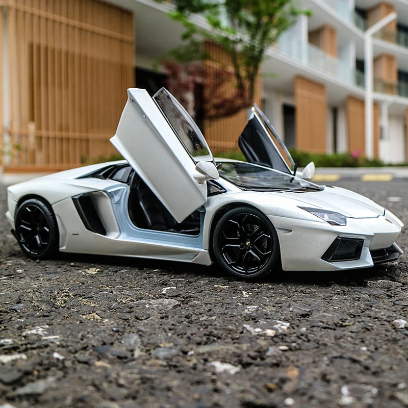 Welly Diecast 1:24 Scale Lamborghini Aventador Lp700 Super Car Model Metal Toy Vehicles Collective Miniature Voiture Boys Gift