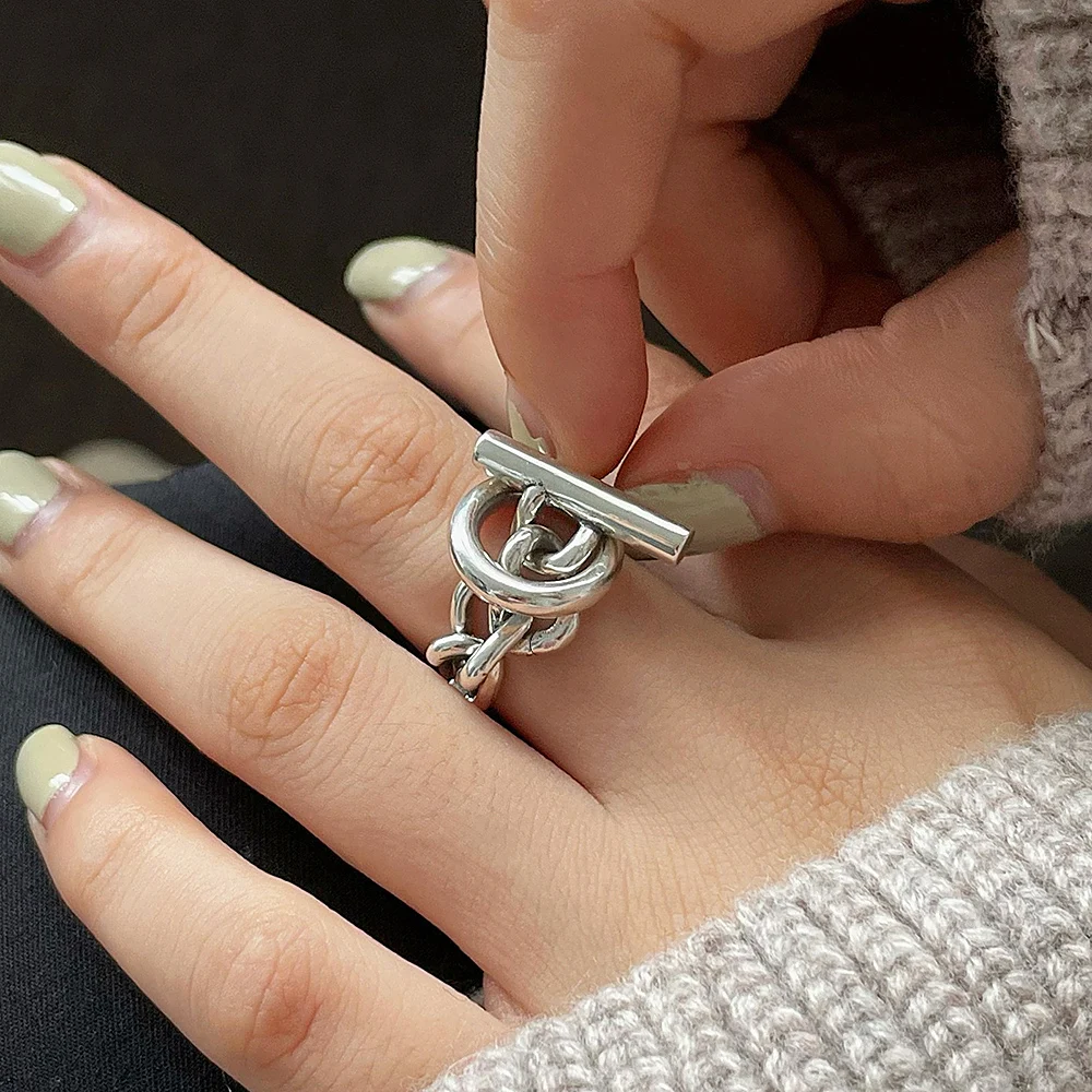 Fashion Ot Buckle Metal Chain Open Ring Minimalista Hollow Metal Anello Irregolare Twist Chain Geometric Women Jewelry