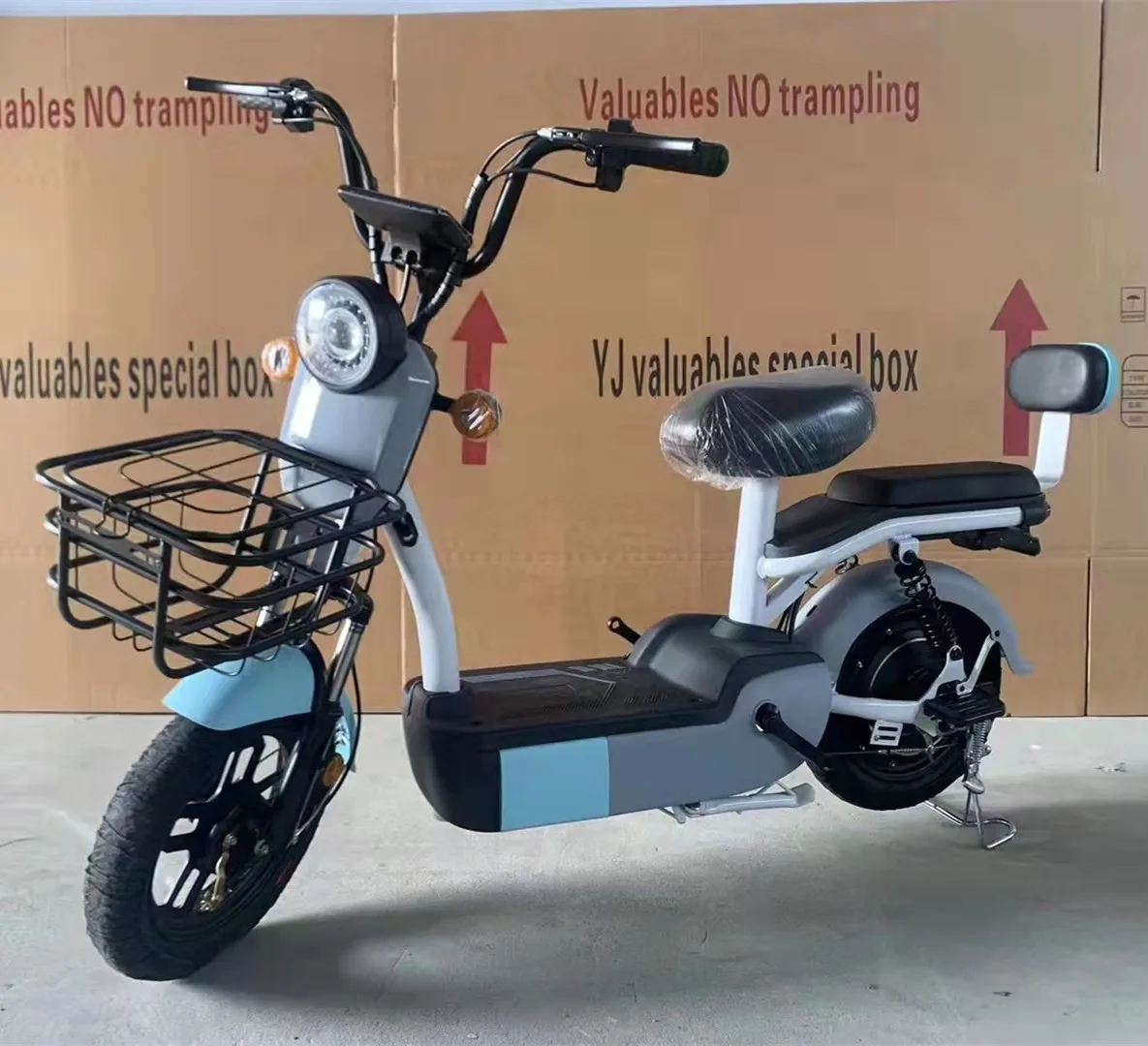 Cool Design Kick Scoote Strong Motor Power 350W 500W Scooter Elettrici Pedal Assist Bicicleta Electrica