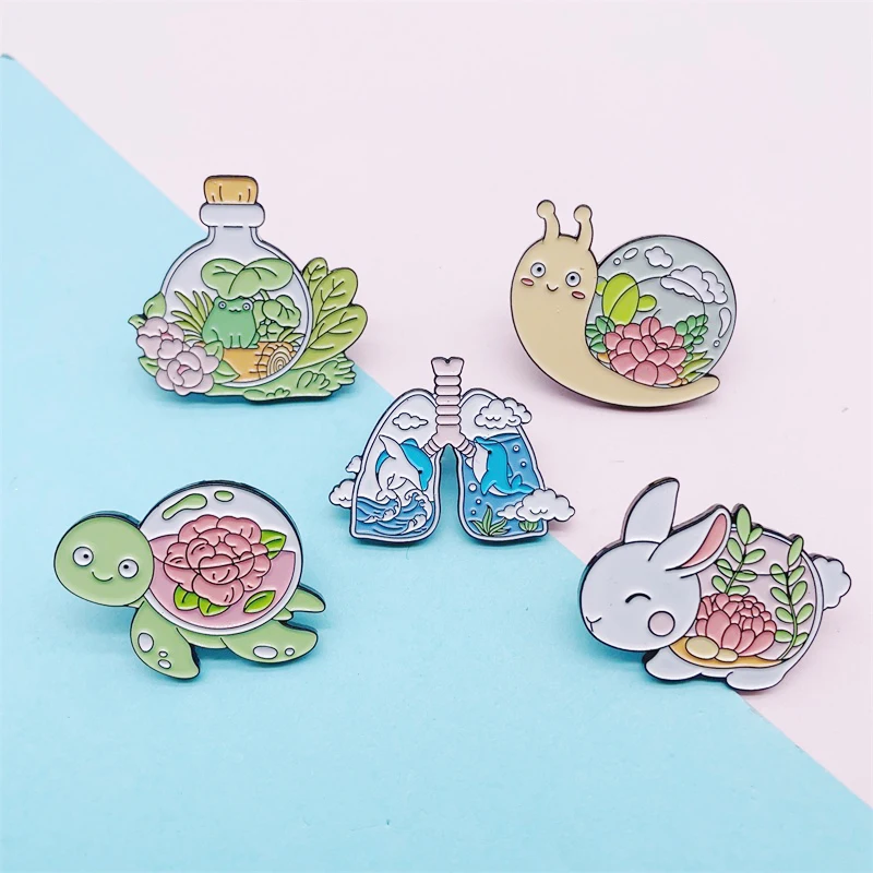 Cartoon Sweet Plant Flower Spilla Smaltata Animale Tartaruga Coniglio Lumaca Delfino Rana Organo Bottiglia Polmonare Spille In Lega Gioielli Distintiv