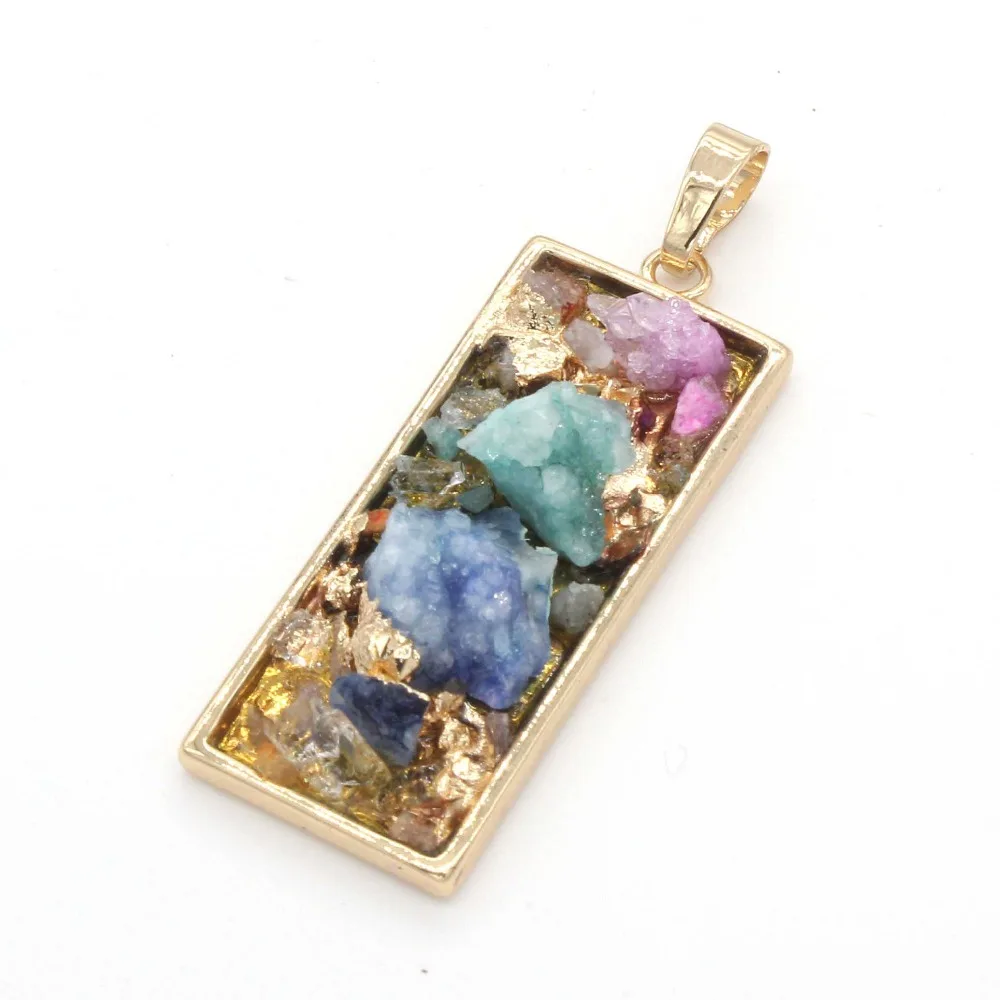 Xinshangmie Rettangolo Forma Colore Miscelazione Piccolo Schiacciato Druse Ciondolo In Pietra Naturale Placcato Dorato Geode Monili Di Fascino Delle D