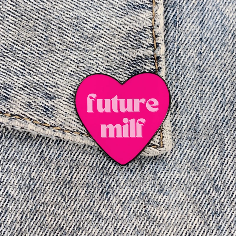Hot Pink Future Vespa Cuore Stampato A Forma Di Cuore Spilla Vintage Camicia Risvolto Insegnante Borsa Cartoon Badge Spille Per Amante Ragazza Amica