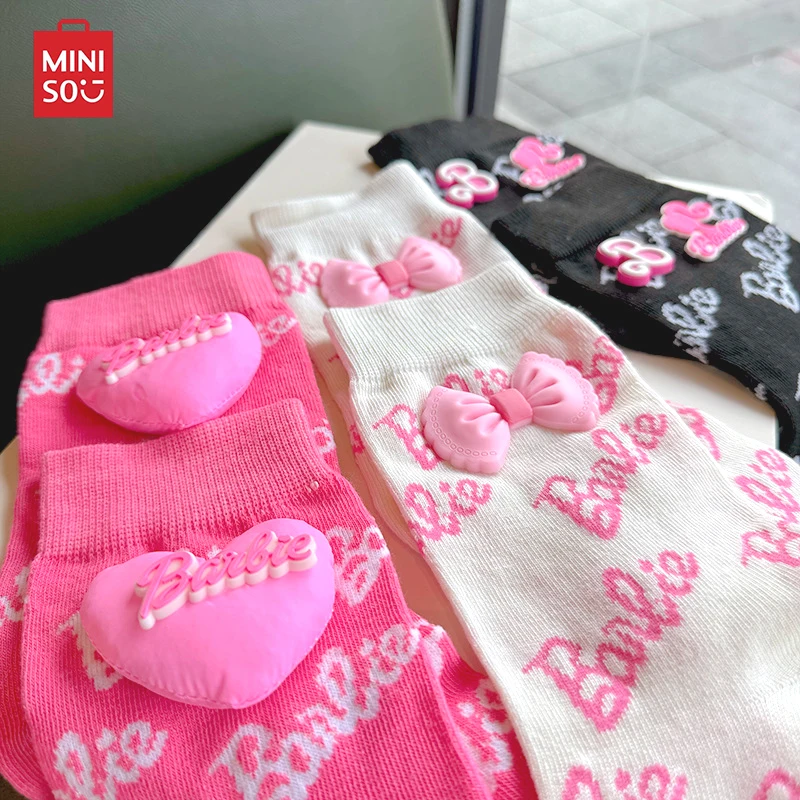 Ins Style Anime New Miniso Barbie Full Page Print Bow Design Calzini Casual Da Donna Che Assorbono Il Sudore Kawaii Stocking Stuffer