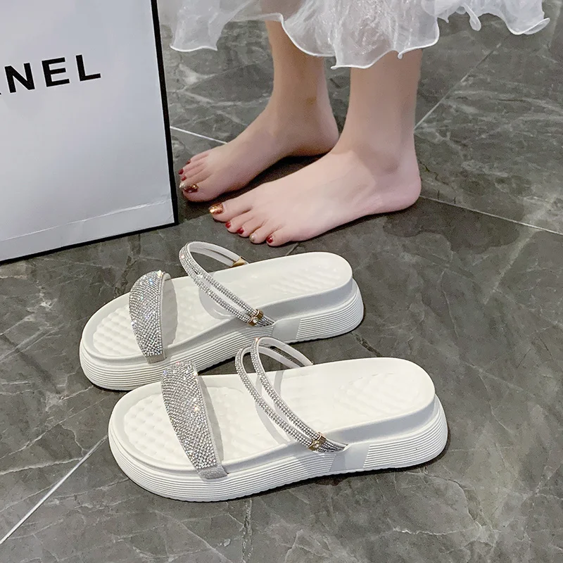 Scarpe Donna 2023 Pantofole Flat Glitter Slides Platform Shale Female Beach Pantofle Med Soft Jelly Sabot New Rounds Crystal Pu