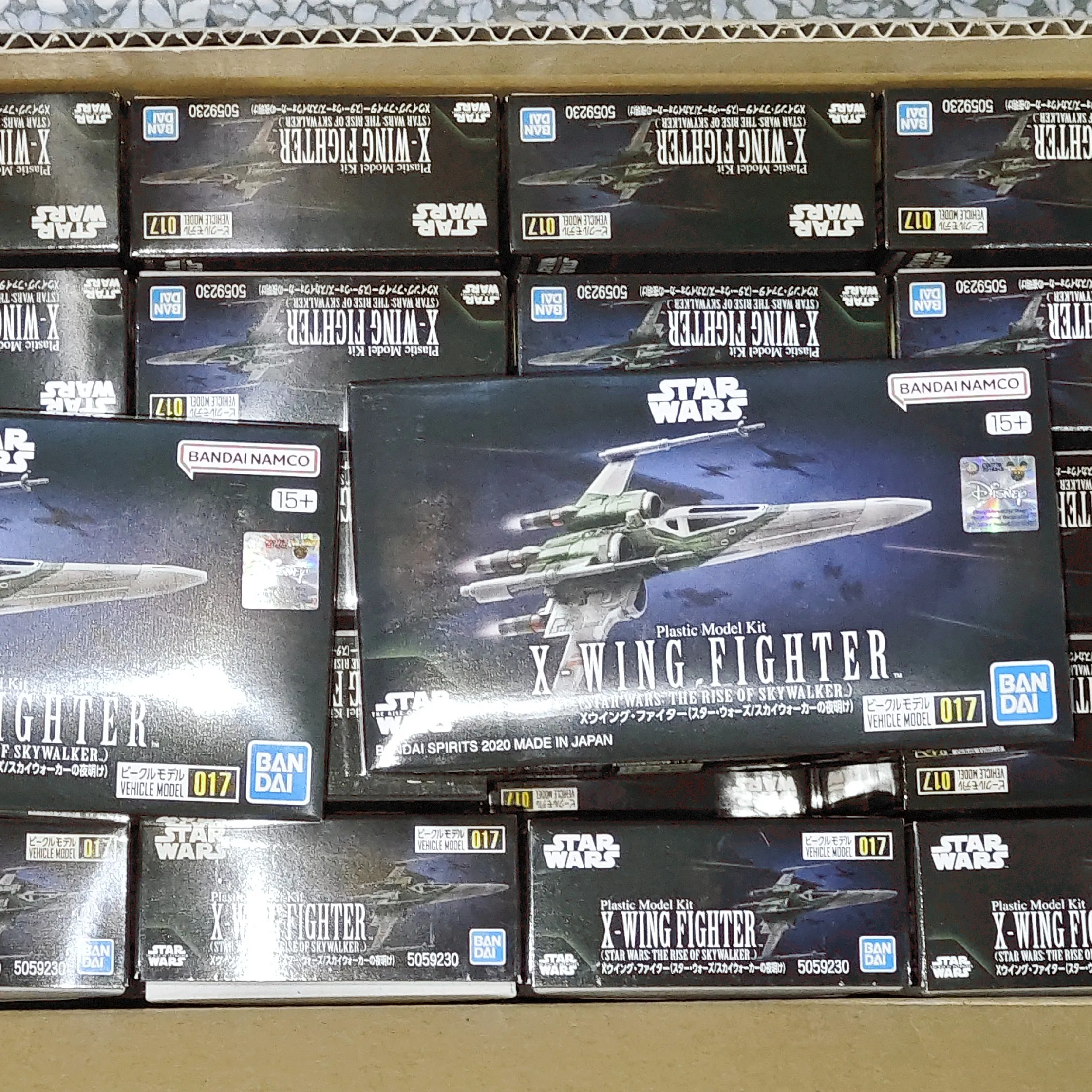 Disponibile Bandai Original Star Wars X-Wing 017 Luke Skywalker Green Spaceship Boxed Gift