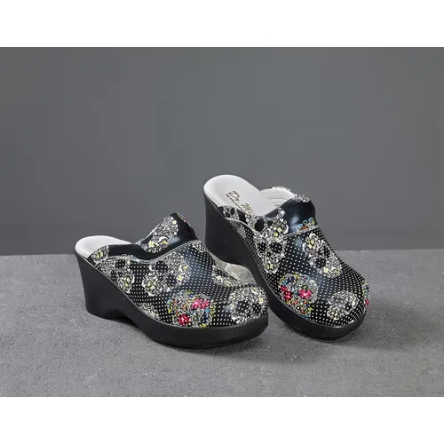 Northeaster Global Sabo Toe Skull And Crossbones Pattern Pantofole
