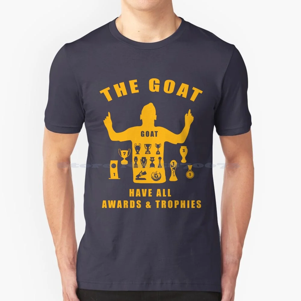 Avere Tutti I Premi E Trofei T-Shirt 100% Cotone Tee Leo Ronaldo Bianco Illustrazione Sport Gost Art Goat 2022 Qatar Argentina