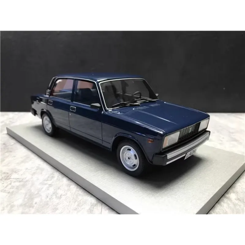 Ixo 1:18 Scala Sovietica Lada Blue Resin Car Model Classic Nostalgia Fine Car Model Giocattolo Da Collezione Regalo Souvenir Display Ornaments