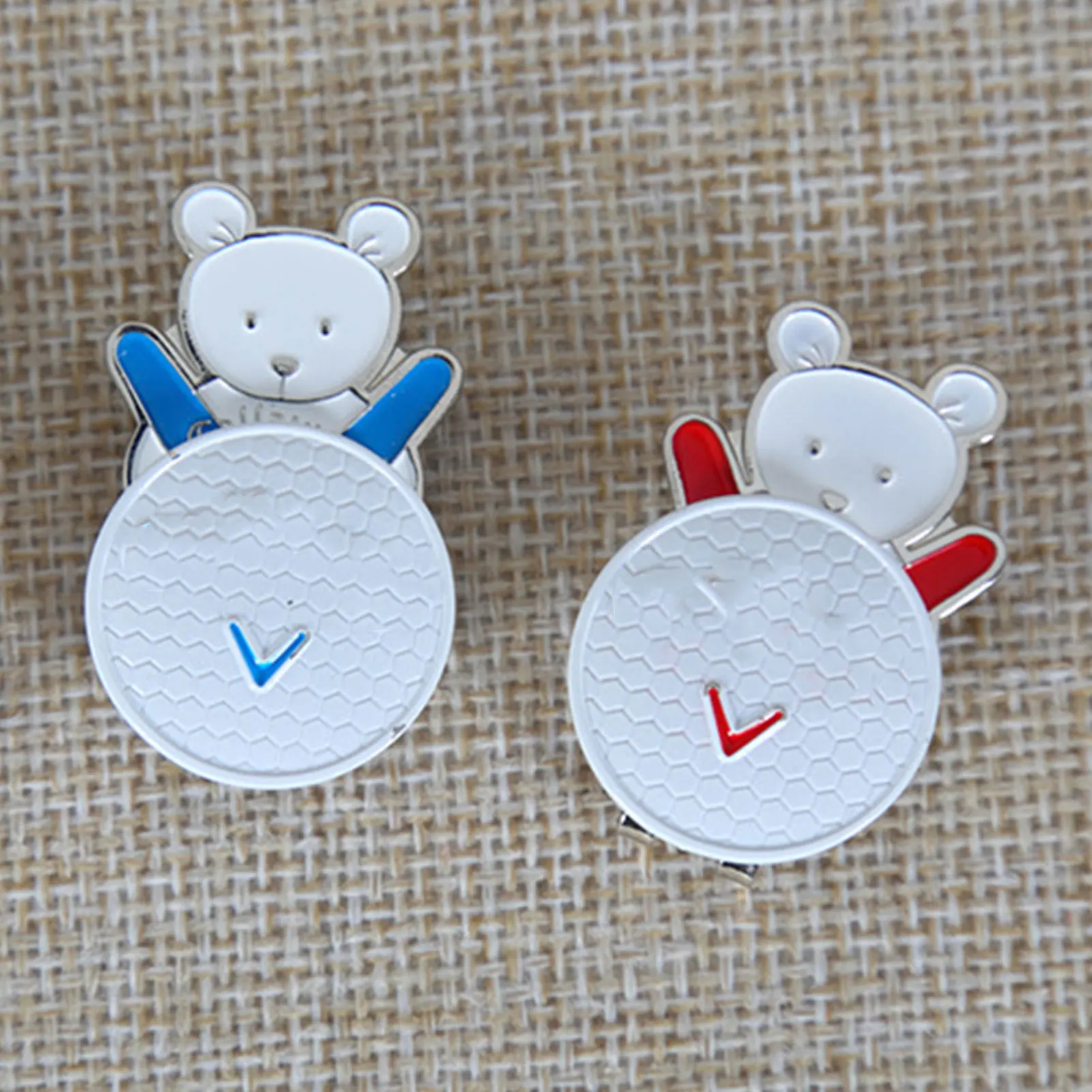 2022 New Golf Marker Cartoon Bear Golf Hat Clip Magnetic Golf Mark Per Pallina Da Golf Sport Golf Accessories